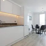 Contemporary 2 Bedroom Duplex In Salford Manchester