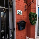 3 Bed Property, Upto 8 Guests Near City Centre