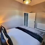 3 Bedroom Home Close To Mcr City Centre