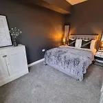 3 Bedroom Home Close To Mcr City Centre