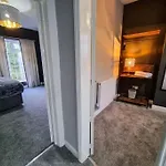 3 Bedroom Home Close To Mcr City Centre