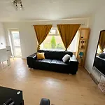 Cosy & Quiet House Close To Etihad And City Centre