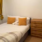 Cosy & Quiet House Close To Etihad And City Centre