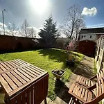 3-Bedroom House Close To City Centre