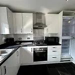 3-Bedroom House Close To City Centre