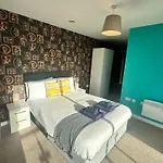 Adelphi Wharf Apartments By Beehosting