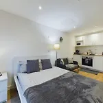 Comfortable Studio In Cheltenham