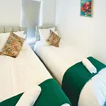 Stylish 3 Bdr House With Free Parking Near Hulme