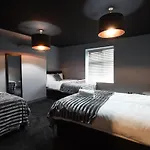 Swan Street Suite Slps 23