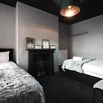 Swan Street Suite Slps 23