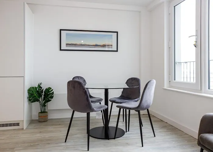 Contemporary 2 Bedroom Duplex In Salford Manchester