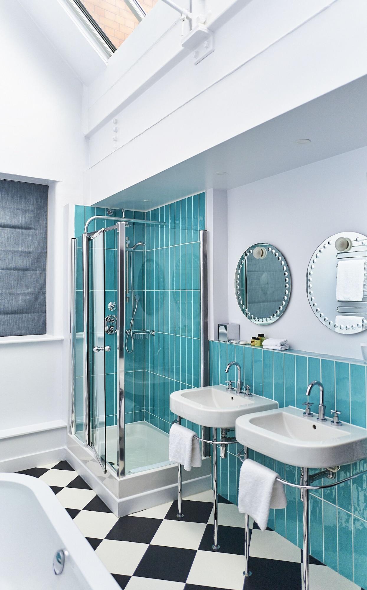 Abode Hotel 4*