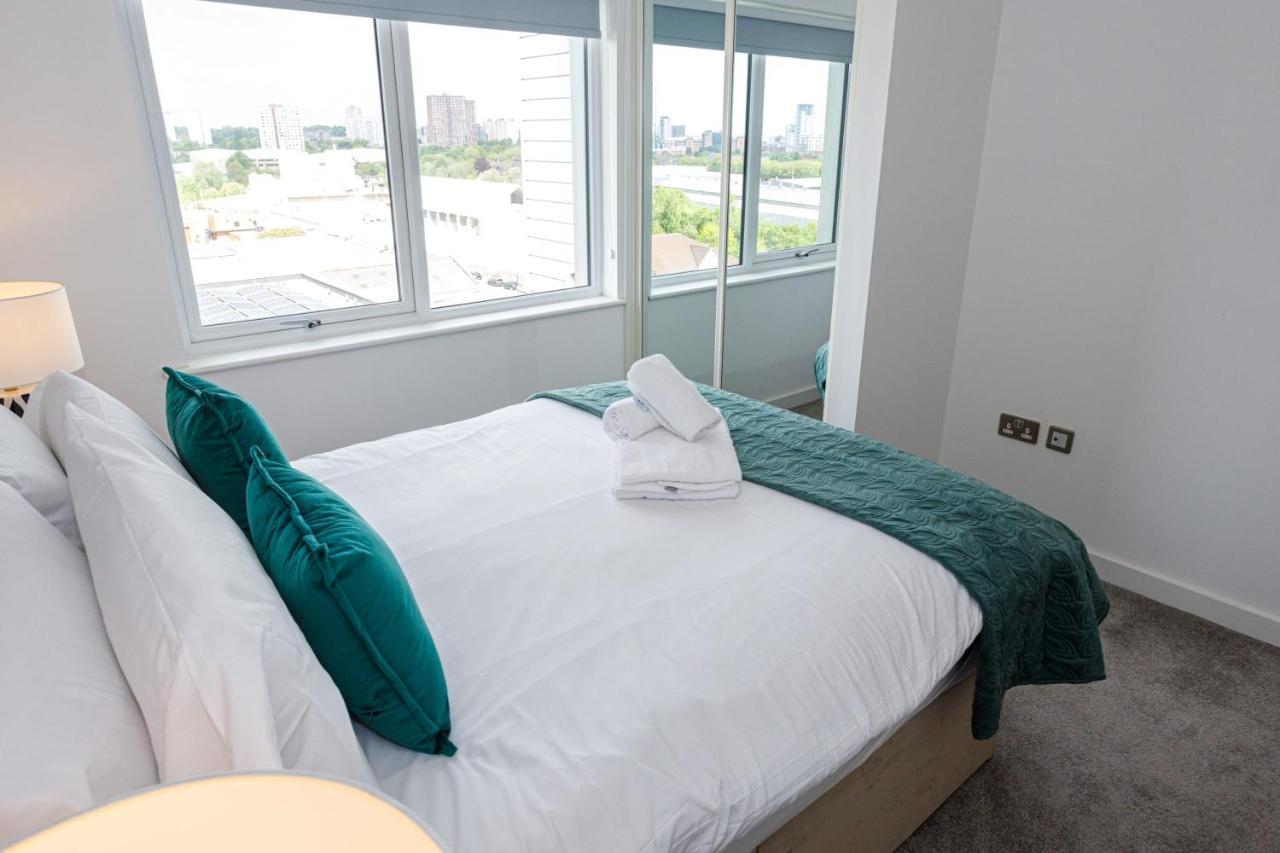 Contemporary 2 Bedroom Duplex In Salford Apartment Manchester