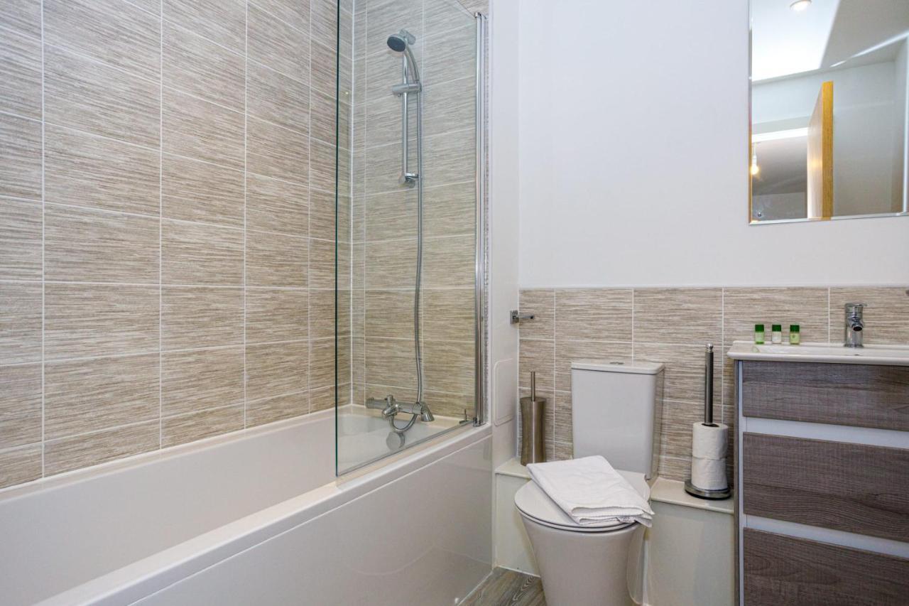 Contemporary 2 Bedroom Duplex In Salford * Manchester