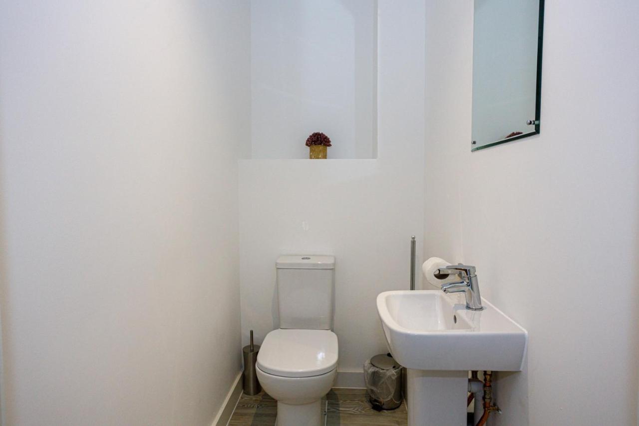 Contemporary 2 Bedroom Duplex In Salford * Manchester