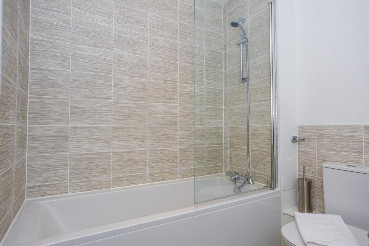 Contemporary 2 Bedroom Duplex In Salford Apartment Manchester
