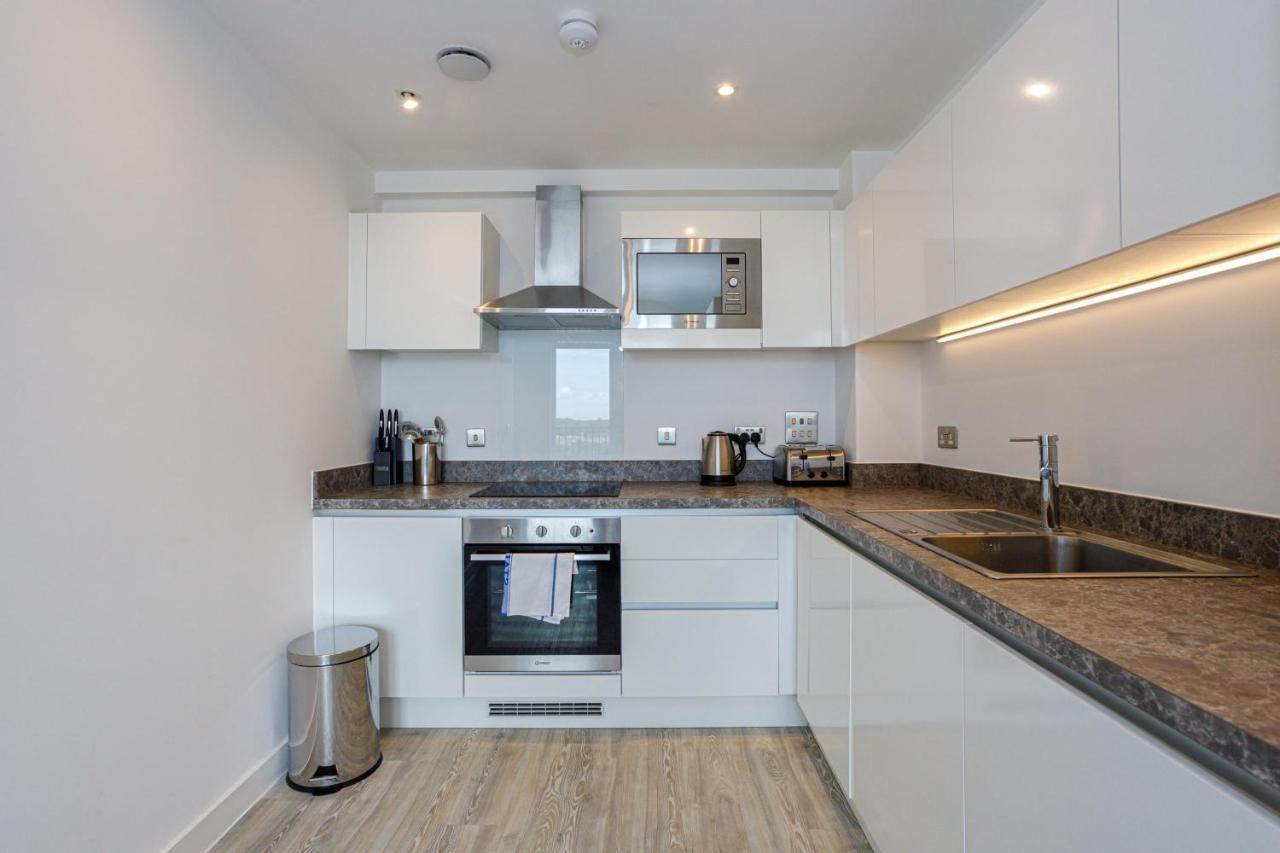 Contemporary 2 Bedroom Duplex In Salford