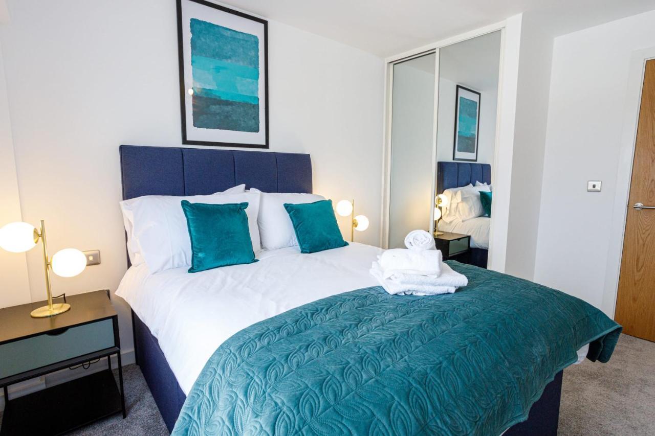 Contemporary 2 Bedroom Duplex In Salford Apartment