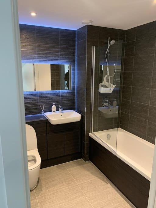 Luxury 2 Bedroom Apartment. *