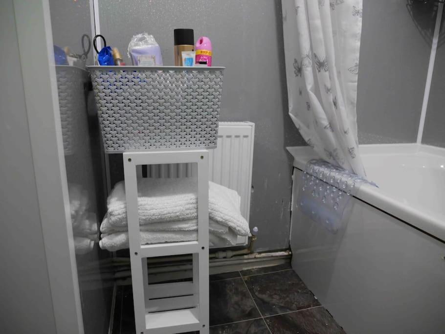 Holiday home Adorable 2 Bed House Ideal For Family Of Four