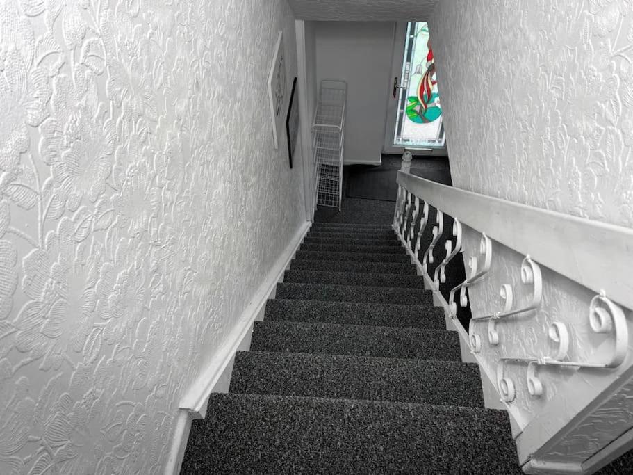 Adorable 2 Bed House Ideal For Family Of Four Manchester