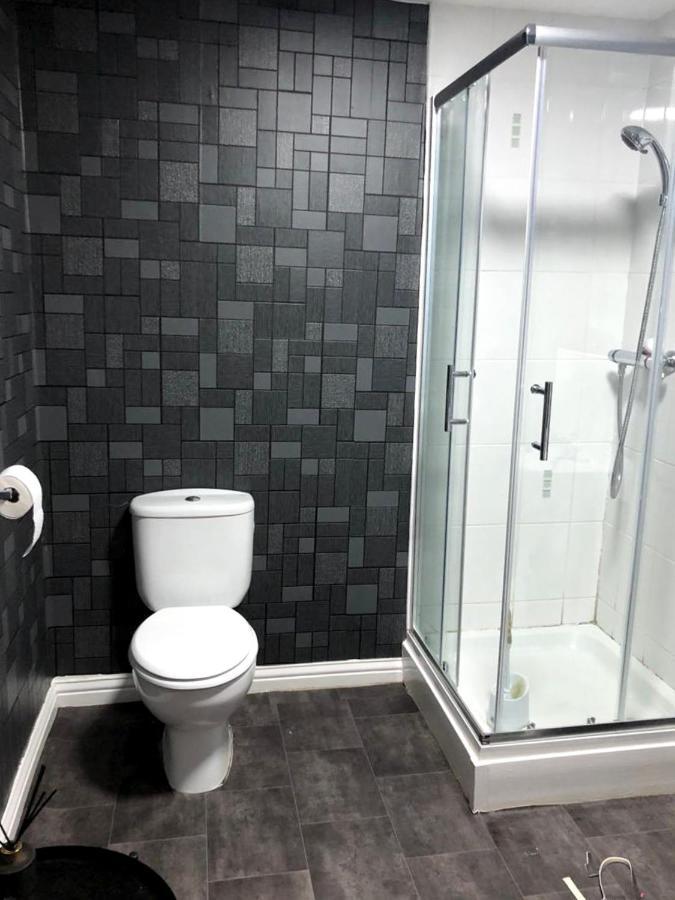 Cosy Spacious 4 Bedroom Town House With Shared Bathrooms, Living Space, Kitchen And Garden