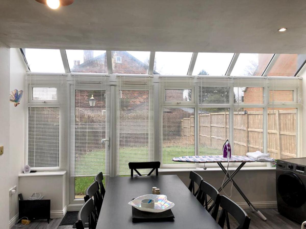 Cosy Spacious 4 Bedroom Town House With Shared Bathrooms, Living Space, Kitchen And Garden Apartment