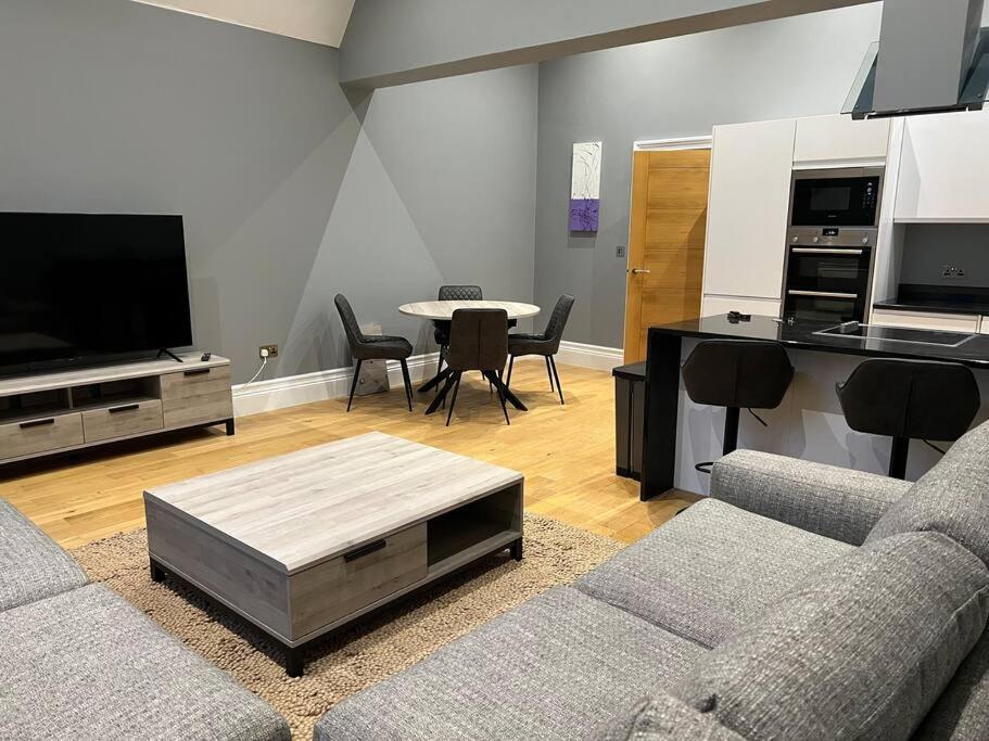 Stableford Hall - Stunning Apartment Manchester