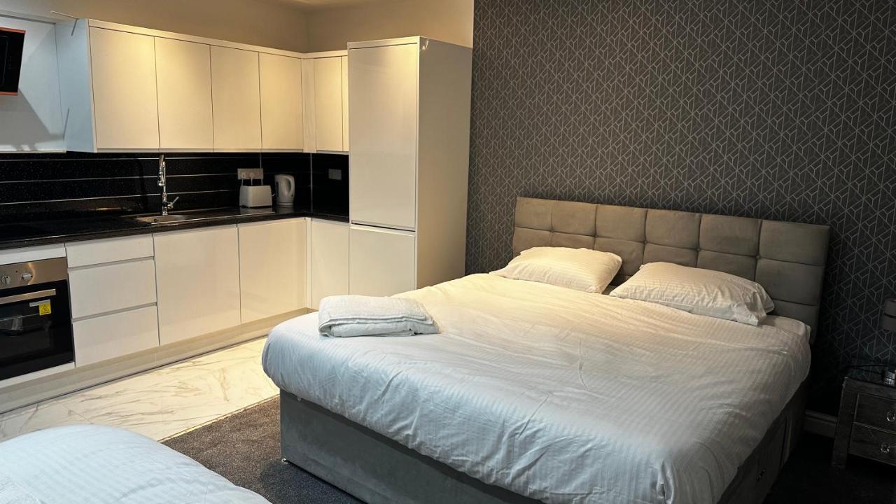 The Pleasant House Apartment *