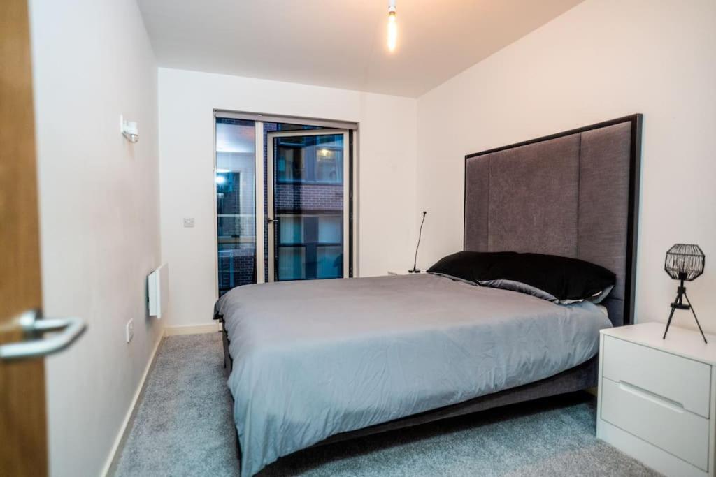 With Balcony & Free Parking - Including Justeat Voucher For 2-night Minimum! Apartment