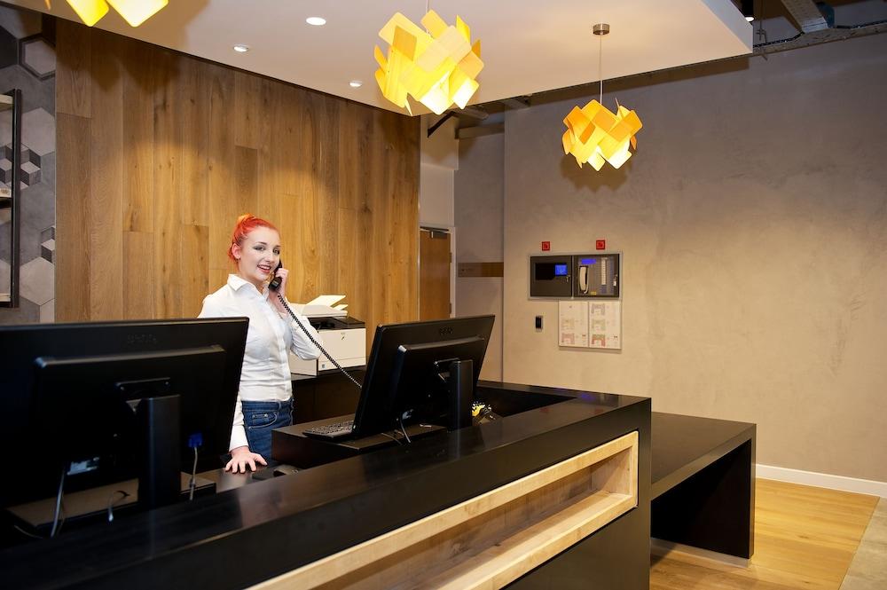 Aparthotel Staycity Piccadilly 4*