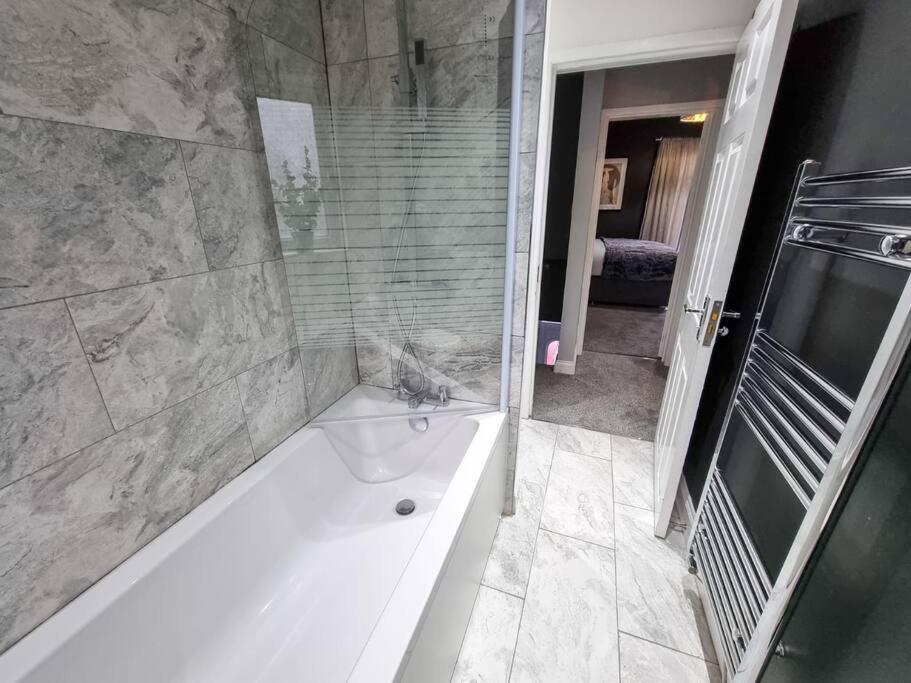 3 Bedroom Close To Mcr Centre *