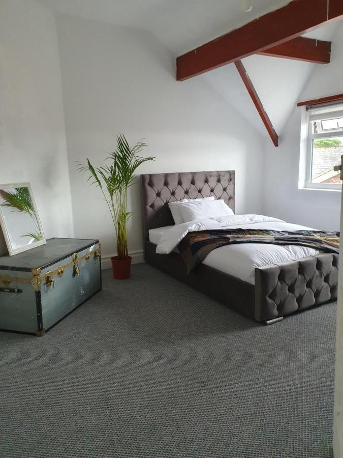 Quirky And Spacious 4 Bed Victorian House Homestay *
