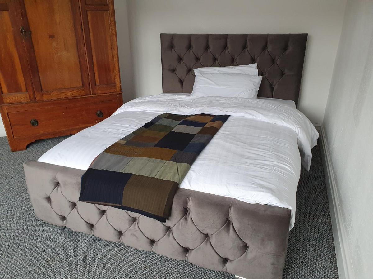 Quirky And Spacious 4 Bed Victorian House Homestay *