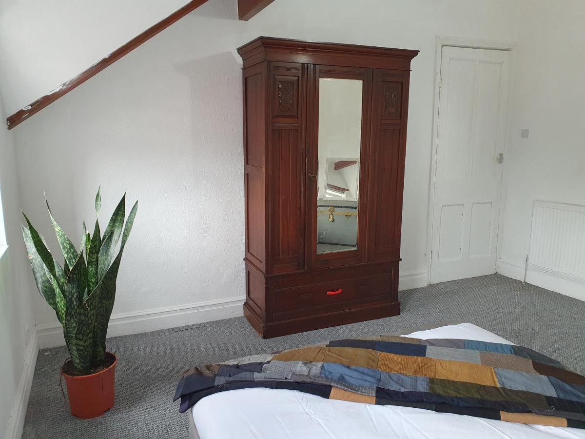 Quirky And Spacious 4 Bed Victorian House Homestay *