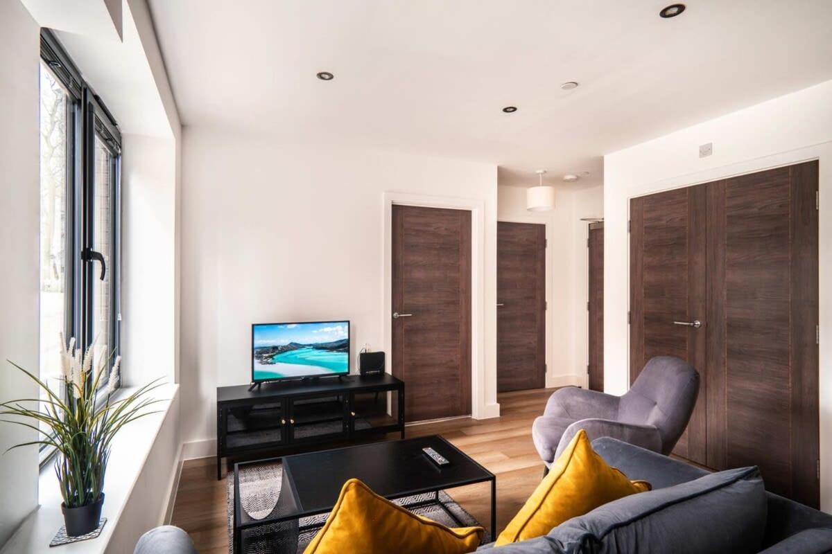 Stayzeni, Alexandra Rise Roomy 1 Bed Manchester