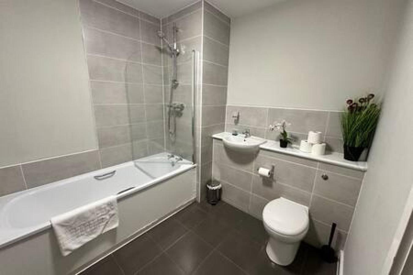 Apartment Large 2 Bed With Balcony And Sofa Bed Sleeps 6 Manchester
