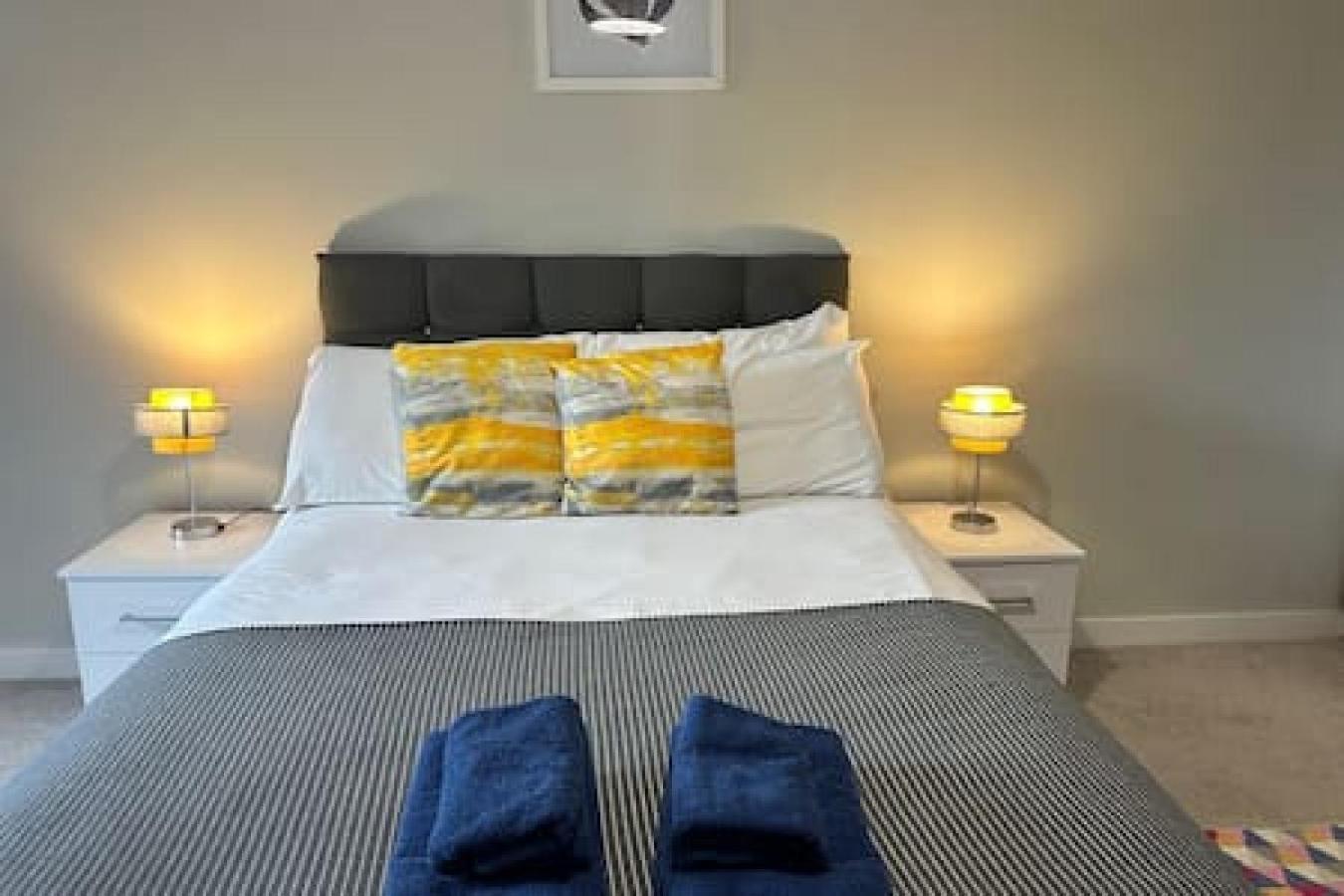 Large 2 Bed With Balcony And Sofa Bed Sleeps 6 Apartment