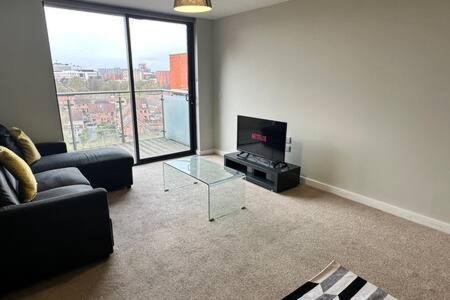Apartment Large 2 Bed With Balcony And Sofa Bed Sleeps 6 Manchester