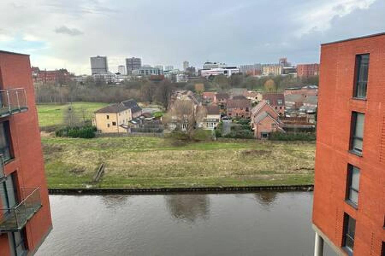 Large 2 Bed With Balcony And Sofa Bed Sleeps 6 Apartment Manchester