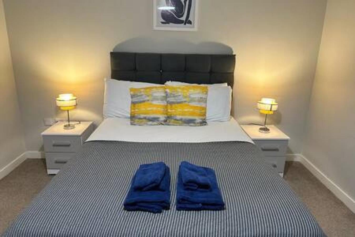 Large 2 Bed With Balcony And Sofa Bed Sleeps 6