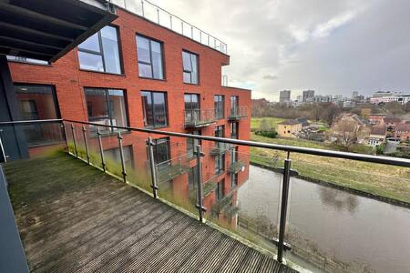 Apartment Large 2 Bed With Balcony And Sofa Bed Sleeps 6