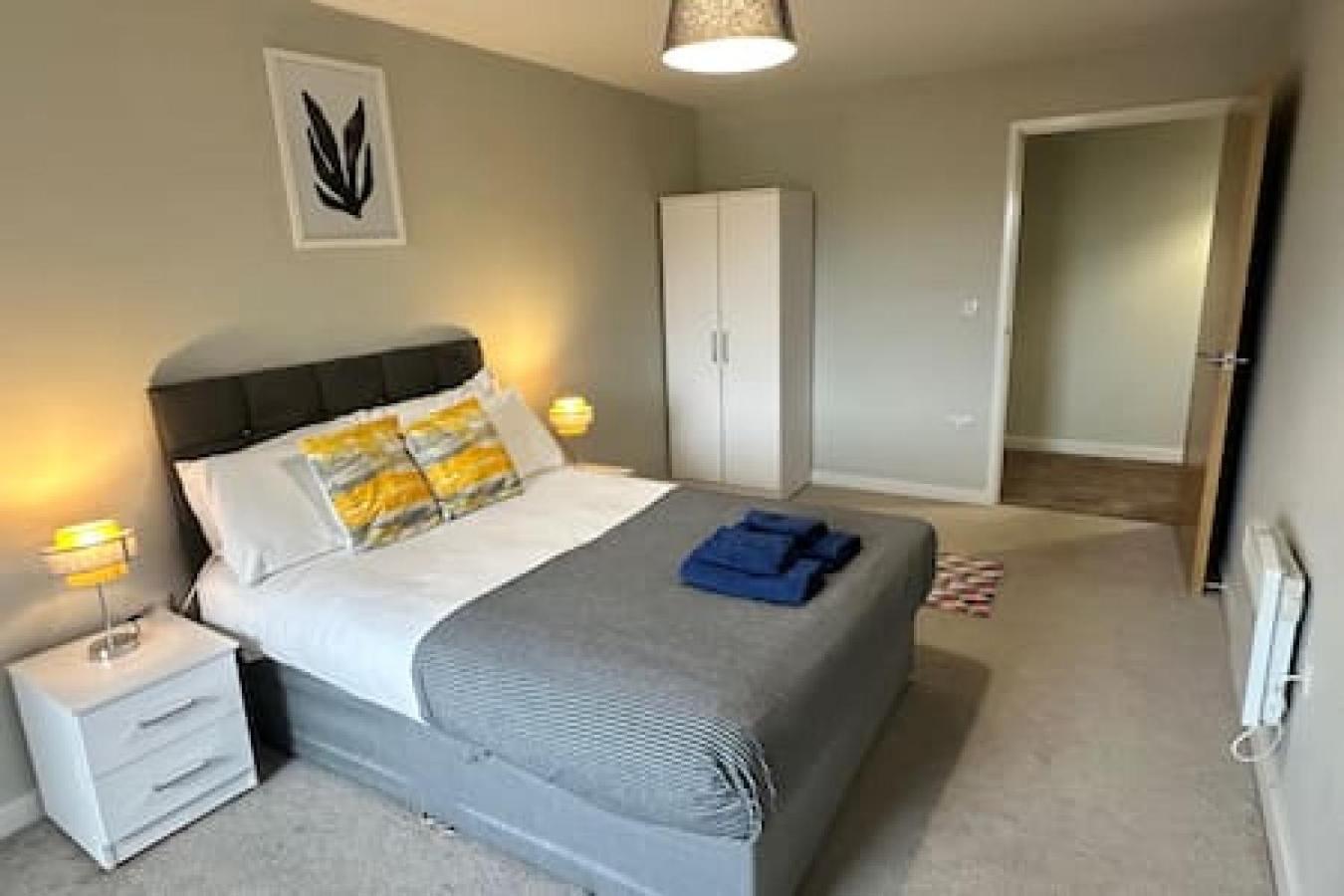 Large 2 Bed With Balcony And Sofa Bed Sleeps 6 Apartment