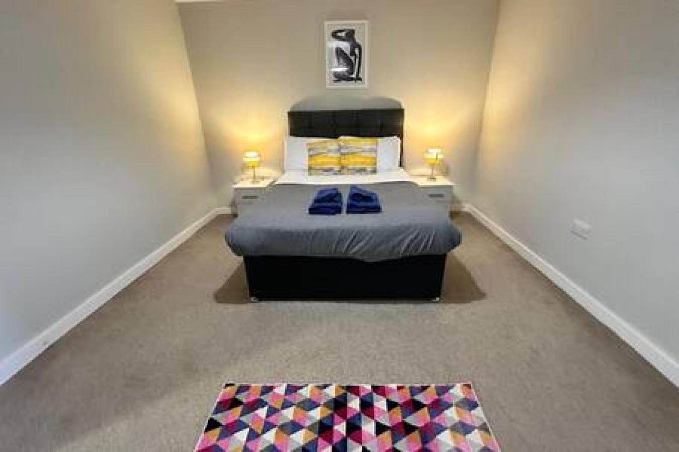 Large 2 Bed With Balcony And Sofa Bed Sleeps 6 *