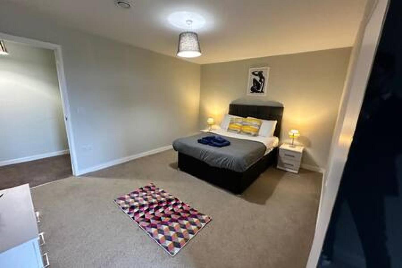 Large 2 Bed With Balcony And Sofa Bed Sleeps 6 Apartment Manchester