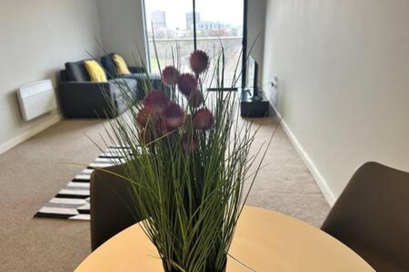Large 2 Bed With Balcony And Sofa Bed Sleeps 6 Apartment