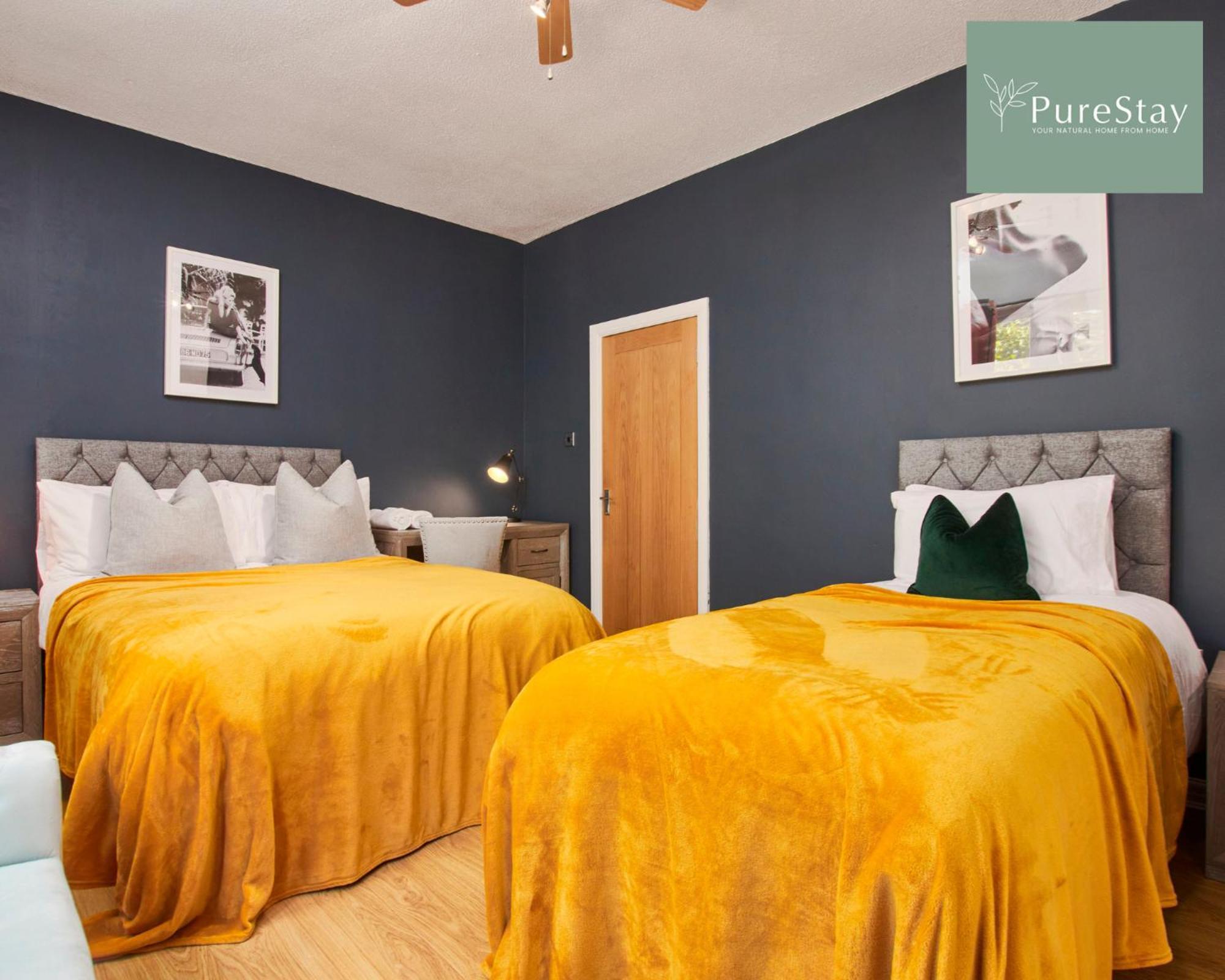 Three Bedroom House By Purestay Short Lets & Serviced With Free Parking Holiday home *