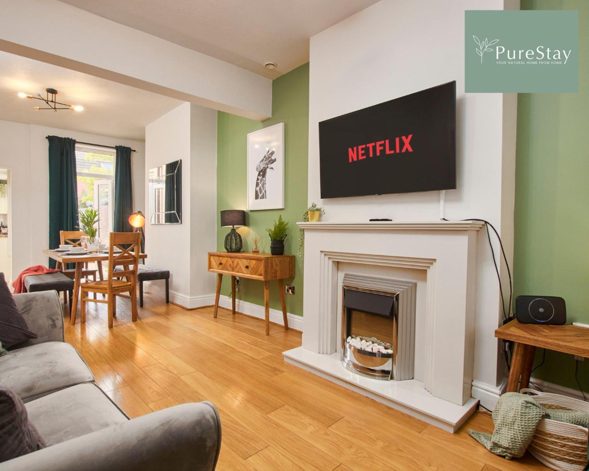 Holiday home Three Bedroom House By Purestay Short Lets & Serviced With Free Parking Manchester