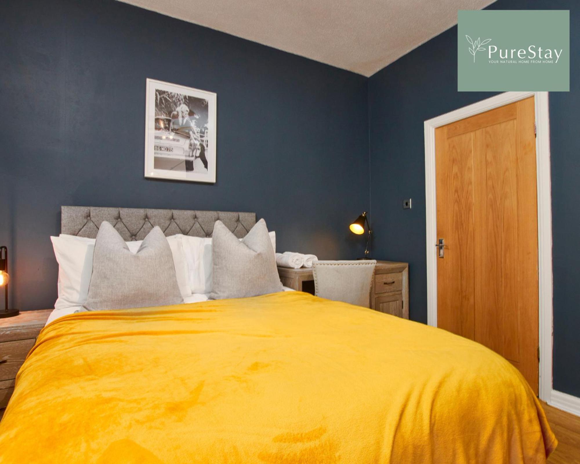 Three Bedroom House By Purestay Short Lets & Serviced With Free Parking Manchester