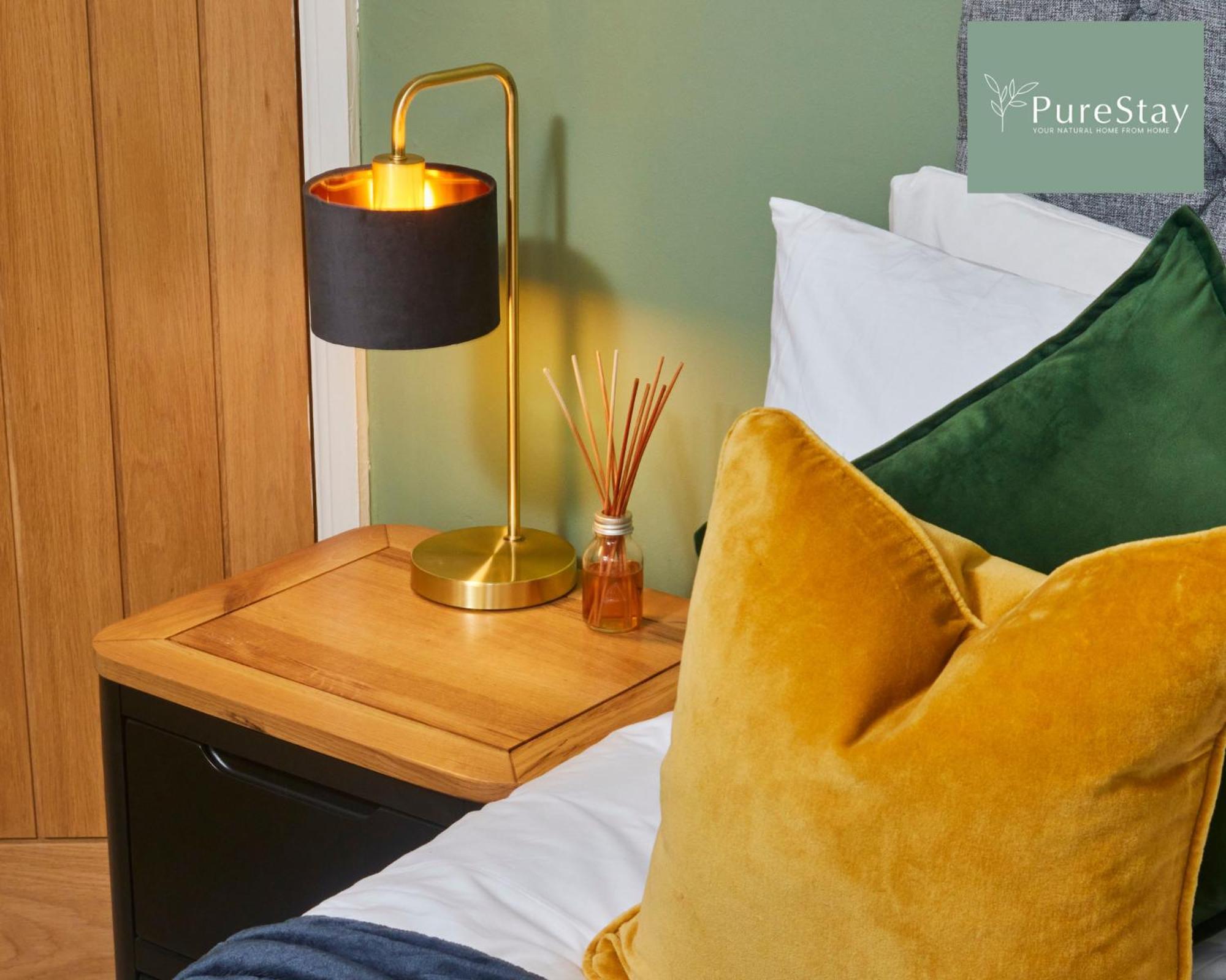 Three Bedroom House By Purestay Short Lets & Serviced With Free Parking